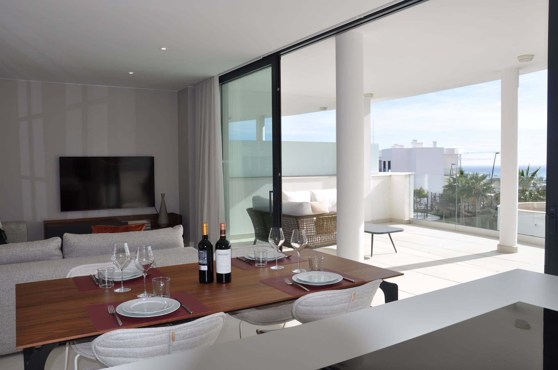 Move-in ready luxury apartment in Higuerón West with sea views and high-end finishes For sale with MDR Luxury Homes 0078 Move-in ready luxury apartment in Higuerón West with sea views and high-end finishes. For sale with MDR Luxury Homes.